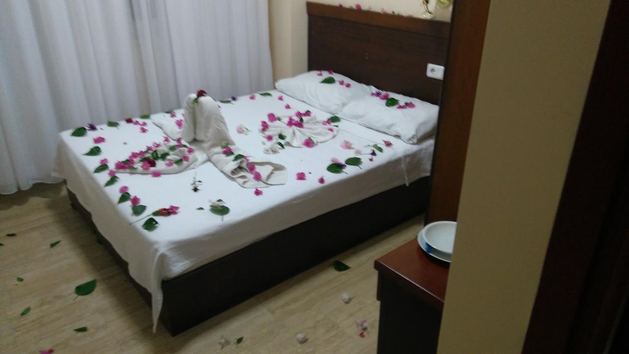 Las Palmeras Hotel Çamyuva Kültér fotó